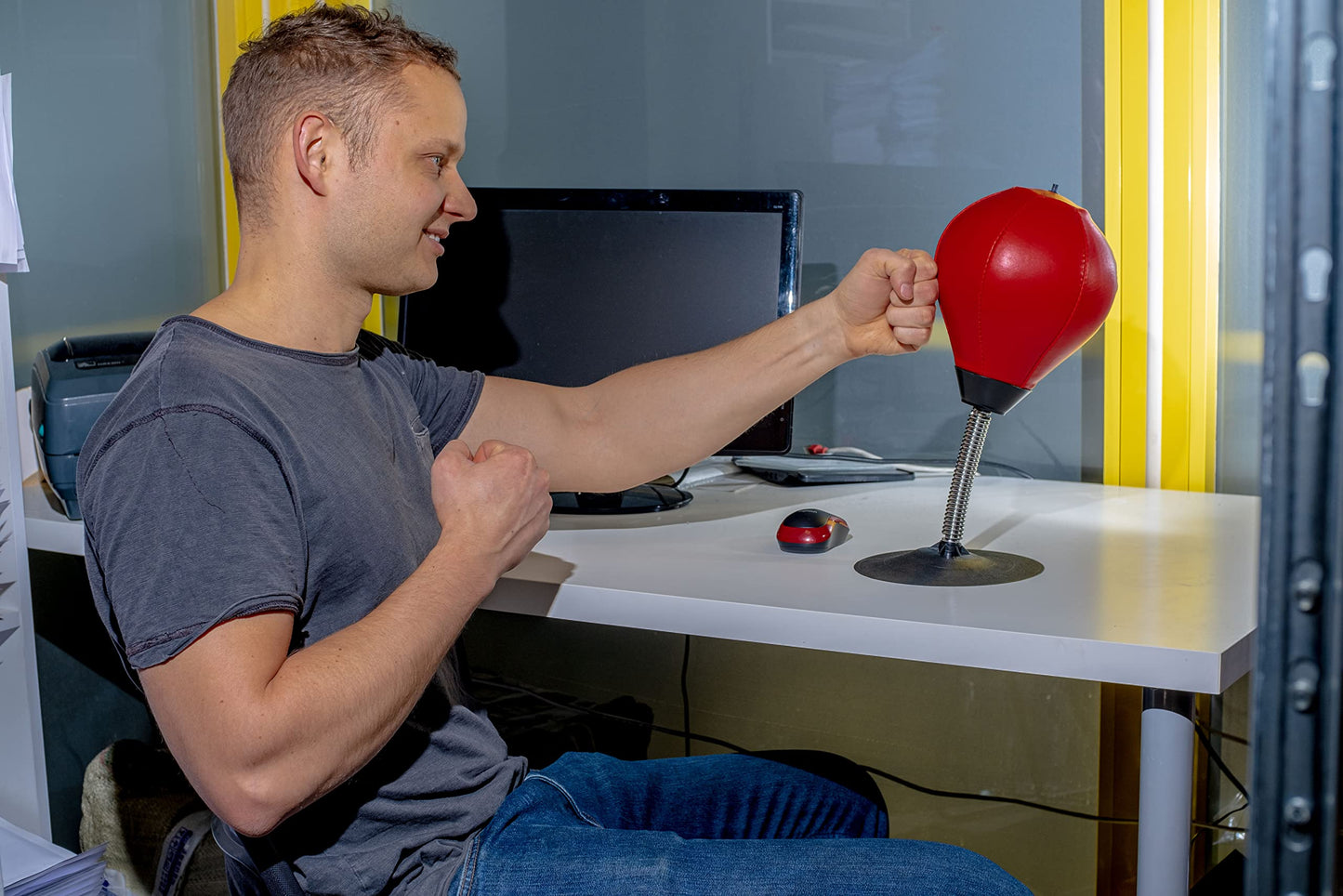 MuscleForge® Pungiball da tavolo da scrivania con ventosa, Pungiball scrivania di sollievo dallo stress, Palla da Boxe da tavolo per attività a casa e in ufficio, Anti-stress Desktop Punching Ball